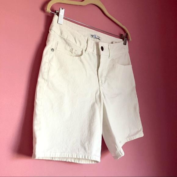 White Mid Rise Denim Shorts Size 8 - Picture 4 of 10